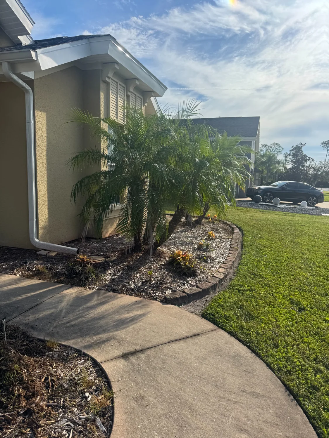 Side planting bed with aged mulch before refresh